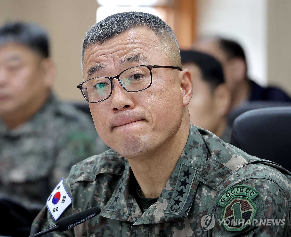 의원 질의 듣는 주성운 지작사령관 | 연합뉴스