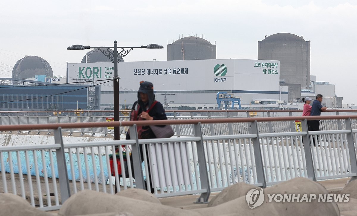 기후장관, '계속운전 심사' 앞둔 고리 2호기 찾아…첫 원전 점검 | 연합뉴스